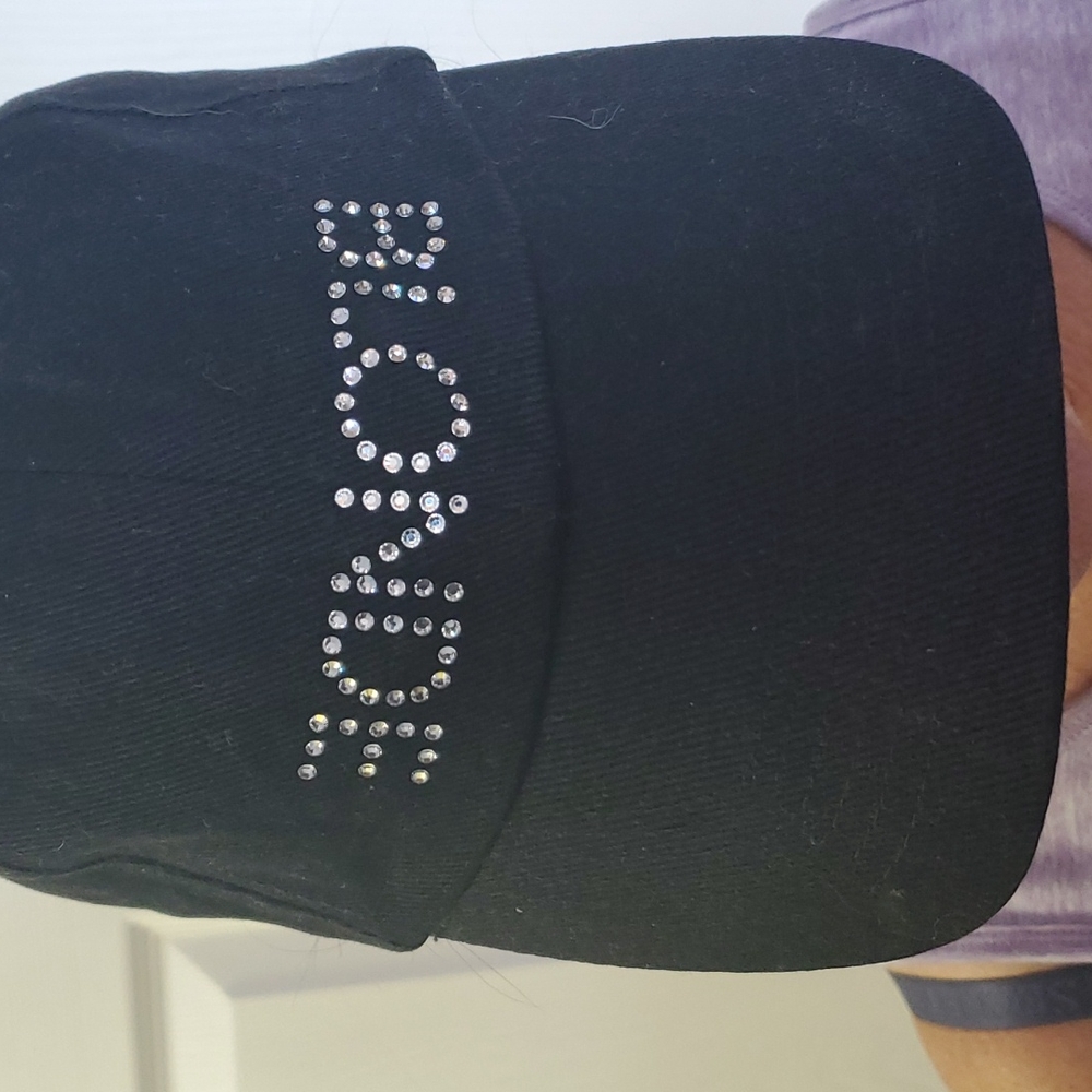 Women's black baseball cap